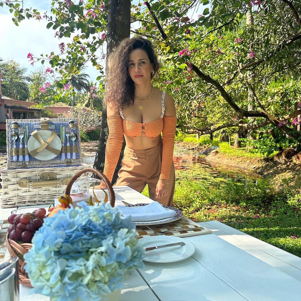 Aisha Sharma Height Weight Age Bra Size Affairs Family Biography