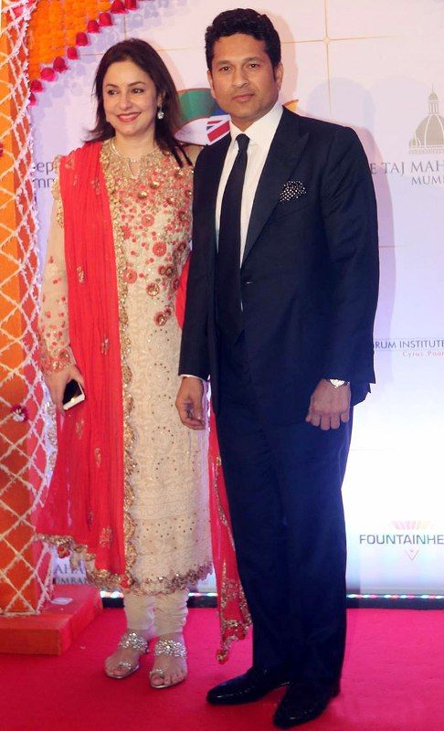 Sachin Tendulkar With His Wife Anjali