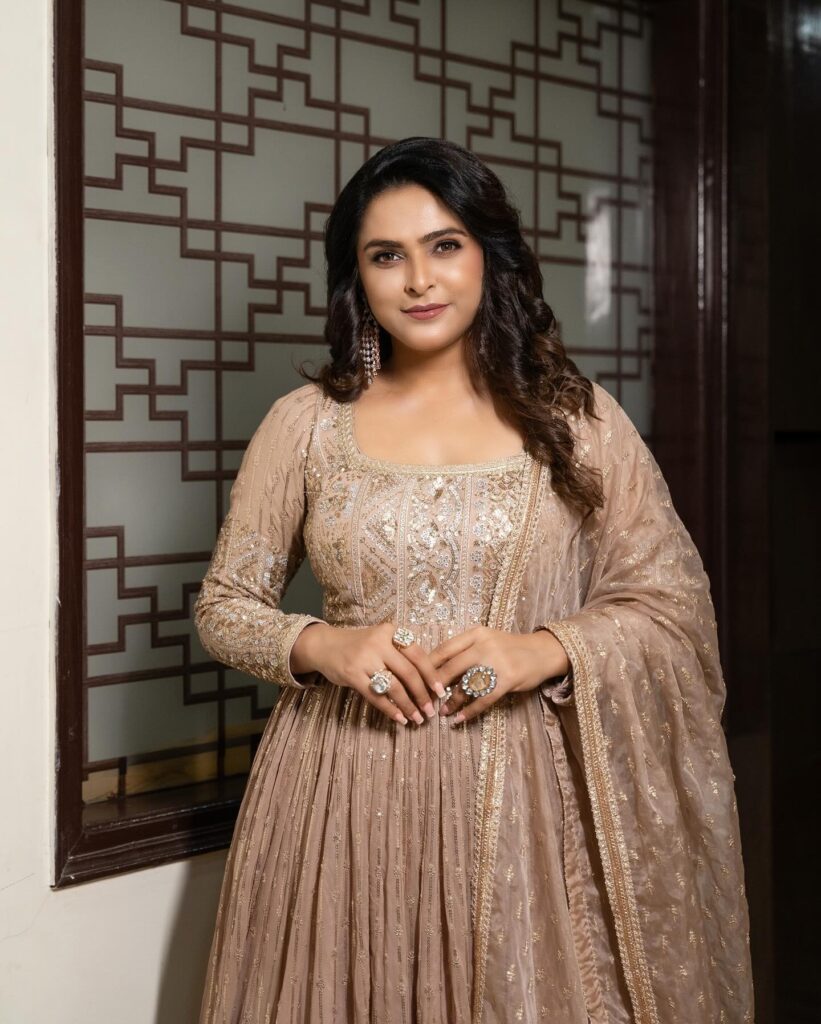 Madhurima Tuli Biography Height Weight Age Boyfriend & More
