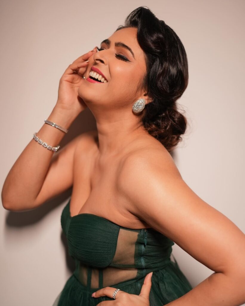 Madhurima Tuli Biography Height Weight Age Boyfriend & More