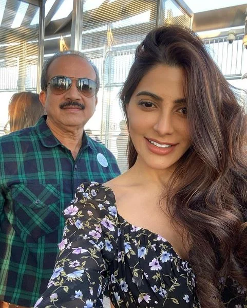 Nikki Tamboli with her father
