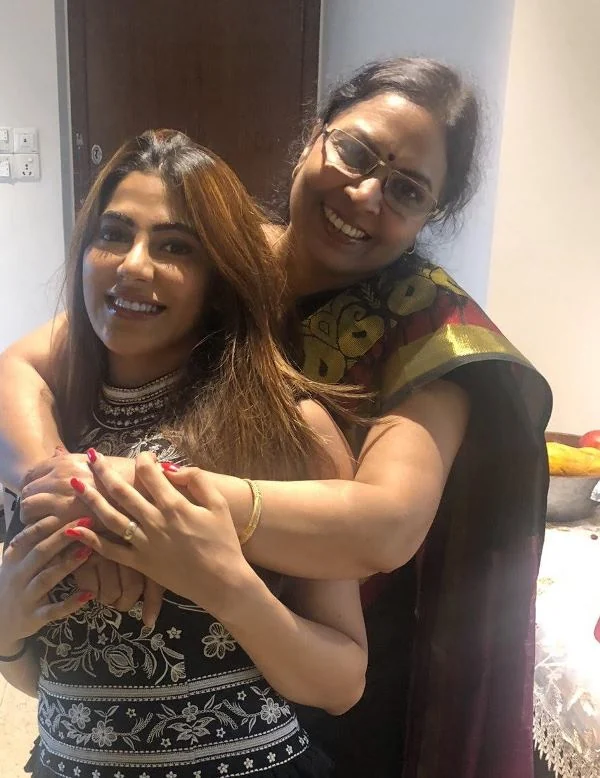Nikki Tamboli with her mother